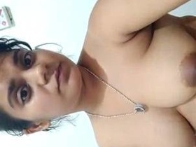 Indian woman bares it all in solo nude selfies