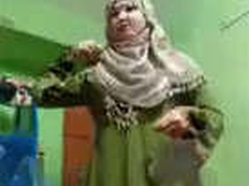 Indian babe in white burka gets naughty