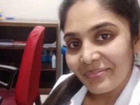 Indian nurse goes nude with boyfriend in selfie video