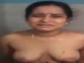 Telugu bhabhi undresses and gets dressed in the bathtub