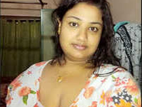 Cute Bhabhi's big boobs get wet in the shower