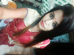 Tamil girl gives a blowjob to her boyfriend