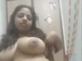 Mallu babe flaunts her big boobs and curvy ass in solo video