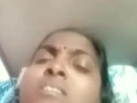 Desi MILF goes nude for online fans in XXX video