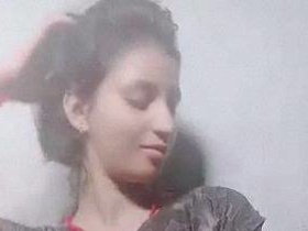 Naked college girl takes a nude selfie solo