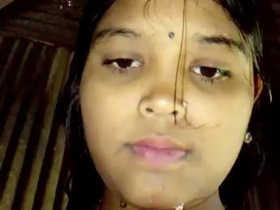 Desi bhabi takes a bath in a village