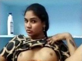 Indian girlfriend gets naughty on video call with boyfriend