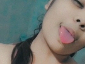 Indian beauty bares her soft nipple in a seductive selfie