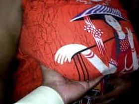 Husband exposes Shanthi's big sleeves in a steamy video