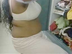 Mallu aunty with a nice body gets fucked in HD video