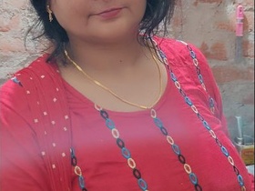 Bhabhi's big boobs and wet pussy on full display in live streaming video
