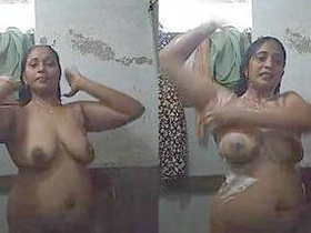 Hot Desi Aunty Takes a Bath in the Kitchen Sink