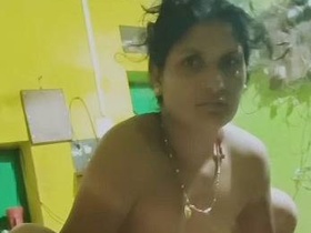 Desi aunty gets fucked hard in XXX video