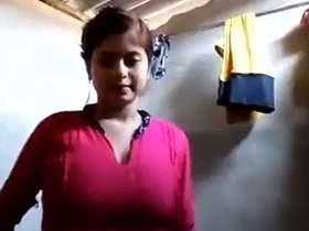 Nude Indian girl takes sexy solo selfies